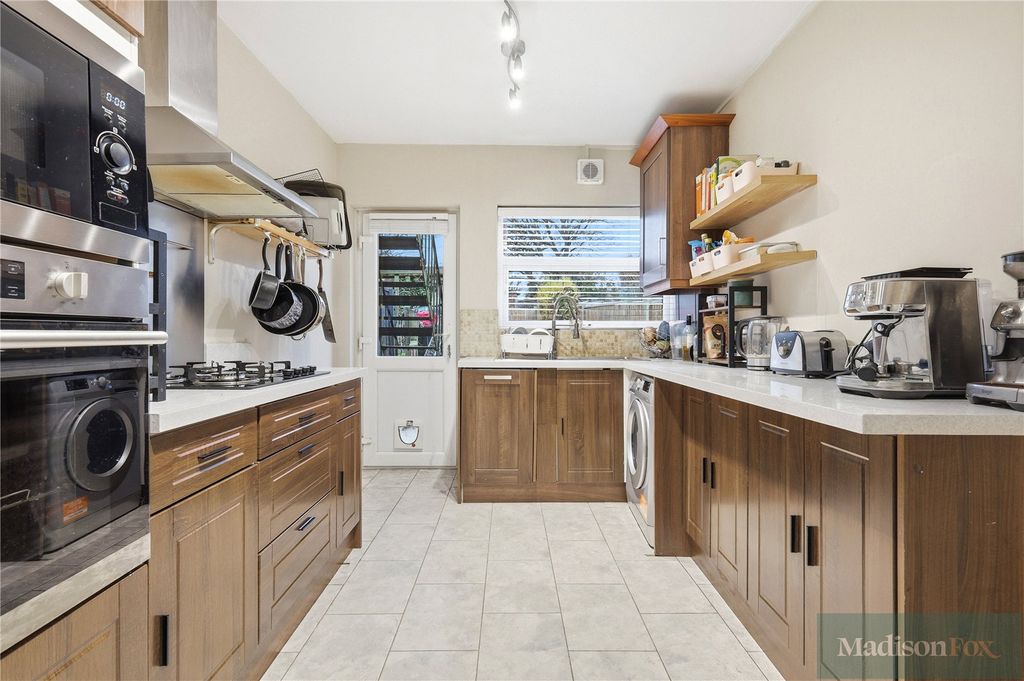 Additional image 2 of 2 bed maisonette for saleBuckhurst Way, Buckhurst Hill IG9