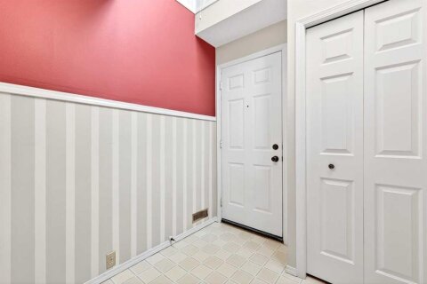 Additional image 8 of 172 Glamis Terrace SW, Calgary, AB, T3E 6V3