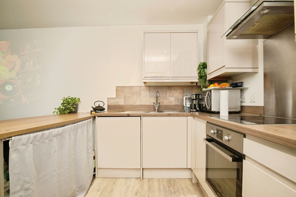 Additional image 8 of 2 bed flat for saleSchooner Drive, Cardiff CF10