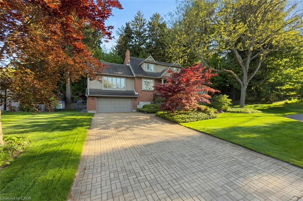 18 Stonegate Drive, Hamilton, ON, L9G 3R7