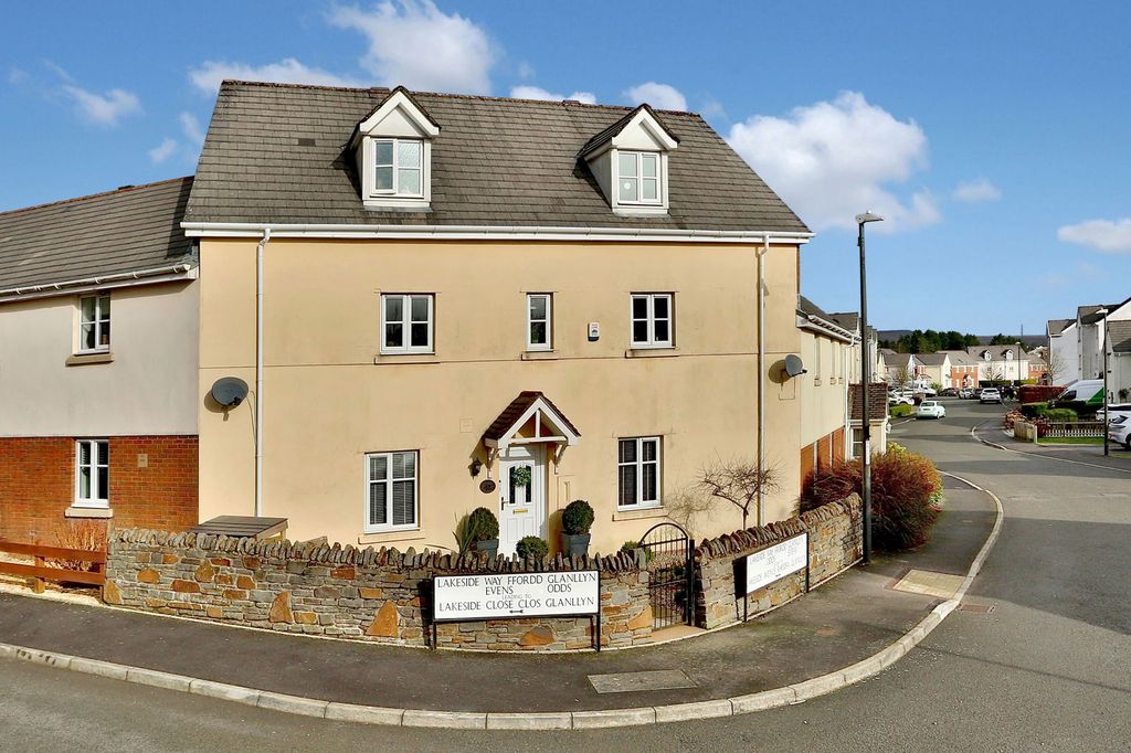 4 bed town house for sale94 Lakeside Way, Nantyglo, Ebbw Vale NP23