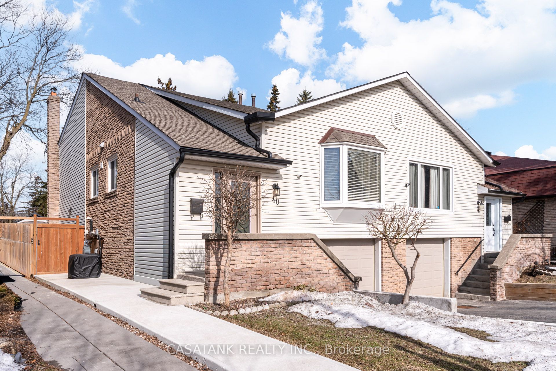 40 Salisbury Circle, Brampton, ON, L6V 2Z5