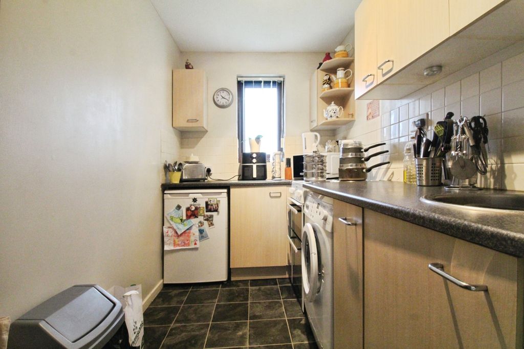 1 bed flat for salePetit Couronne Way, Beccles NR34 photo 4