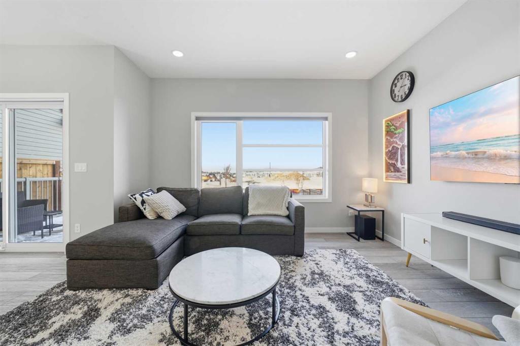 Additional image 3 of 704 Creekstone Circle SW, Calgary, AB, T2X 4Y6