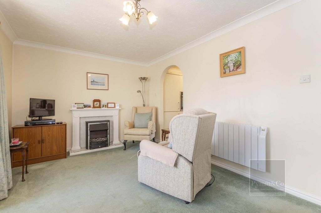 2 bed flat for saleTemperance Place, Beccles NR34 photo 4