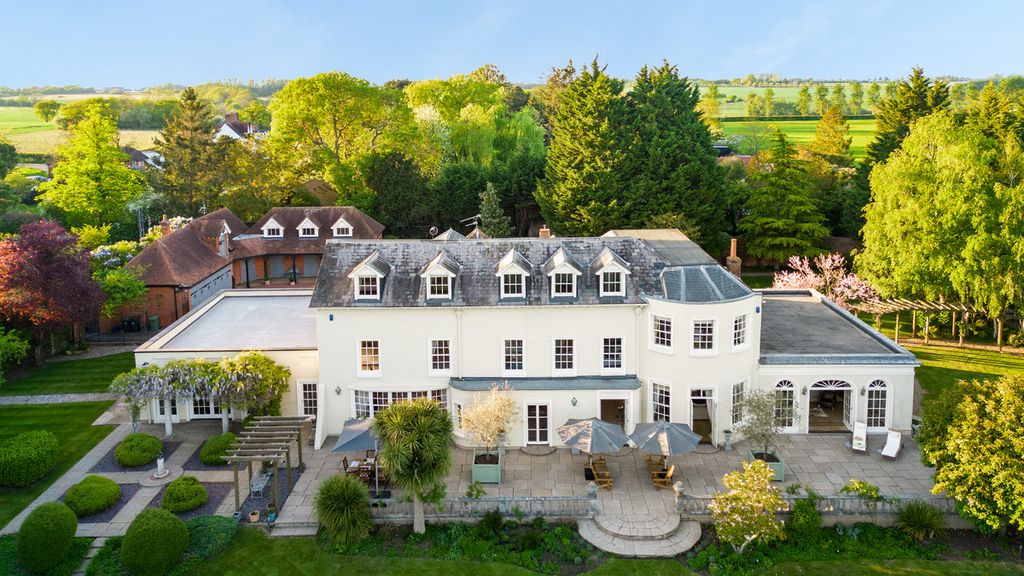 6 bed detached house for saleEpping Upland, Epping CM16 photo 5