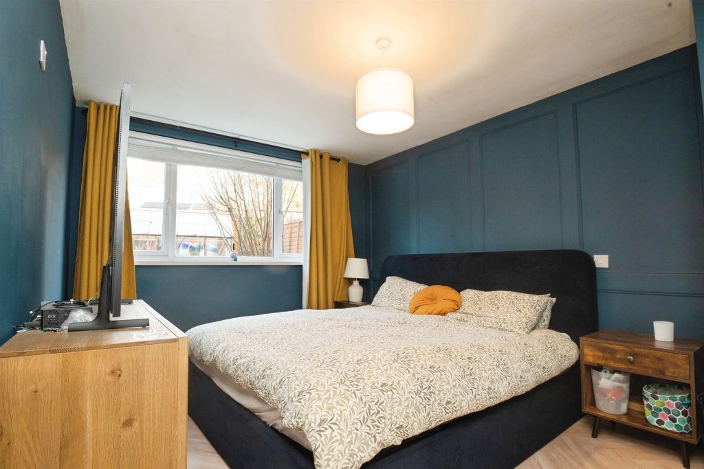 2 bed flat for saleManitoba Close, Lakeside, Cardiff CF23 photo 5