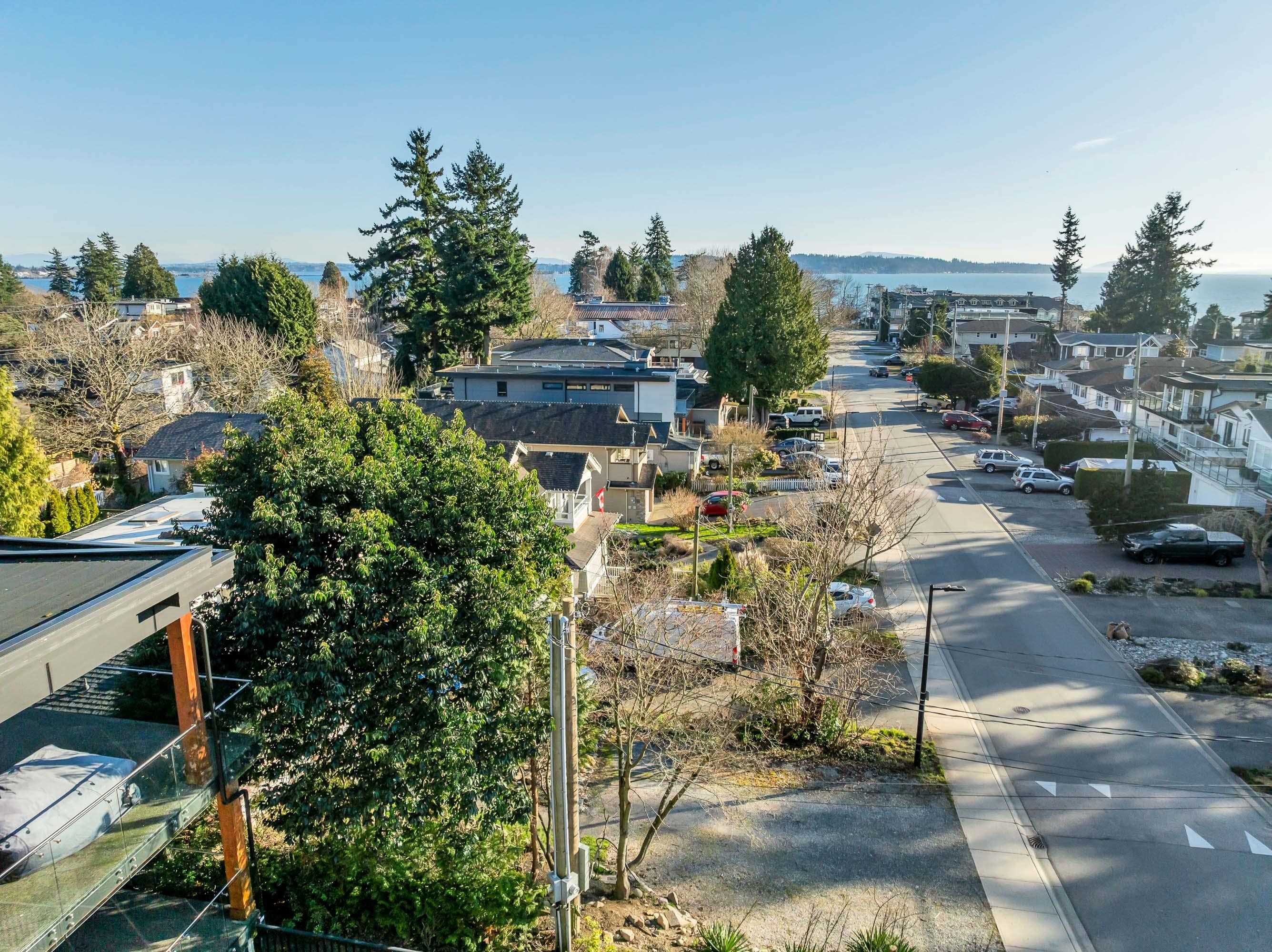 966 Maple Street, White Rock, BC, V4B 4M5 photo 2