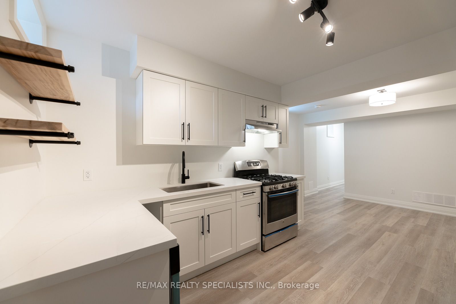 Additional image 6 of Unit 1-82 Marchmount Road, Toronto, ON, M6G 2B1
