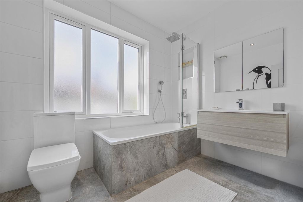 Additional image 8 of 5 bed property for saleLyndale Avenue, Childs Hill NW2