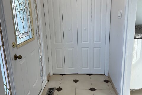 Additional image 8 of Main-1590 Coram Crescent, Mississauga, ON, L4X 1K9