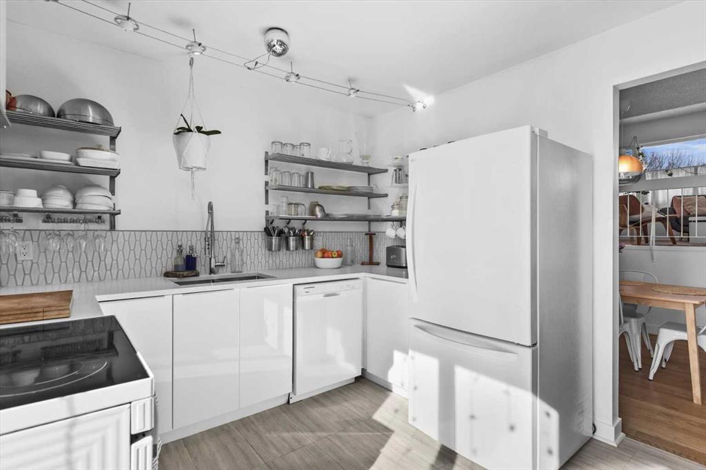 Additional image 4 of 118 Brae Glen Lane SW, Calgary, AB, T2W 1B6