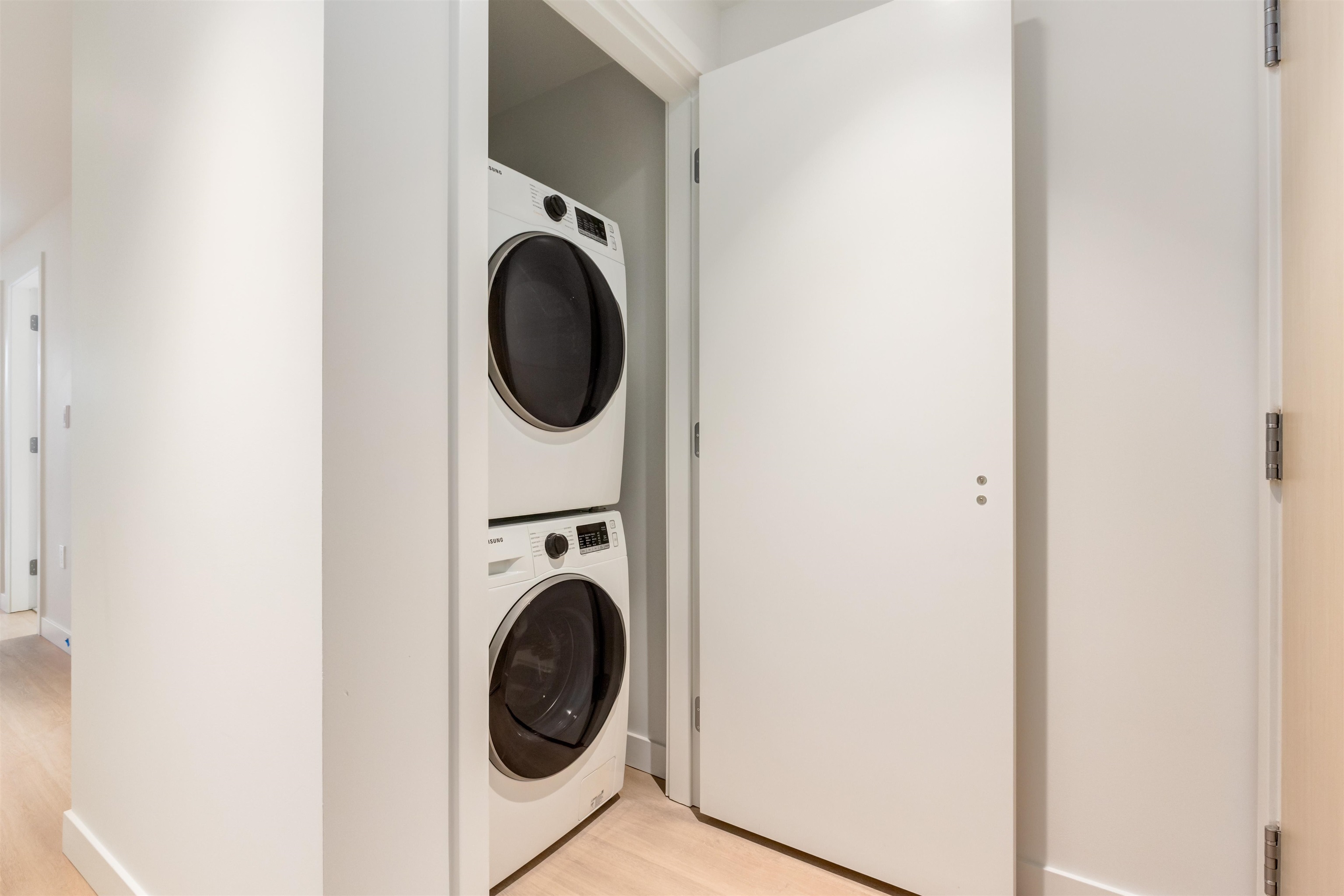 Additional image 2 of 422-126 21st St E Street, North Vancouver, BC, V7L 0J2