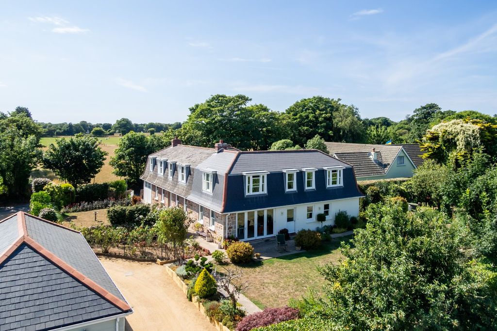 6 bed detached house for saleLa Rue De La Hauteur, St Lawrence JE3