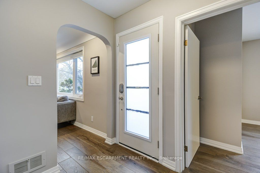 Additional image 5 of 34 Oakley Court, Hamilton, ON, L9G 1T5