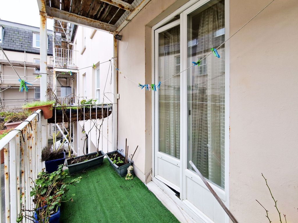 2 bed flat for saleFlat 18 Kensington Court, St Helier JE2