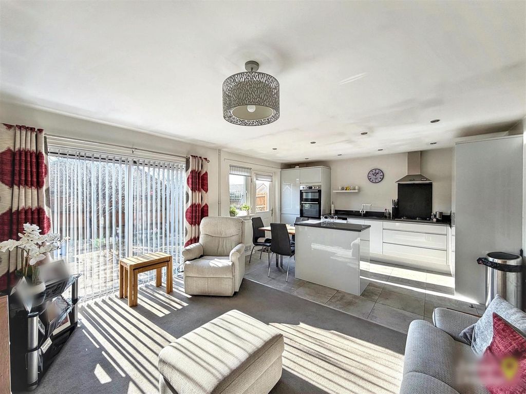 2 bed bungalow for saleTreberth Avenue, Newport NP19