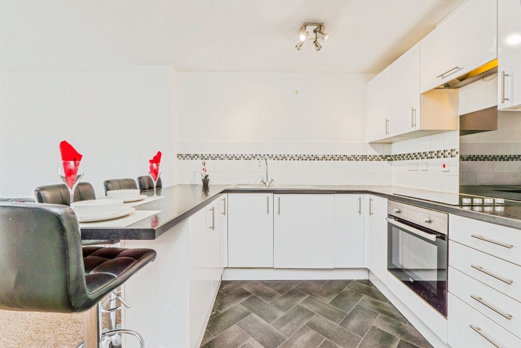 2 bed flat for saleWindsor Road, Cardiff CF24 photo 4