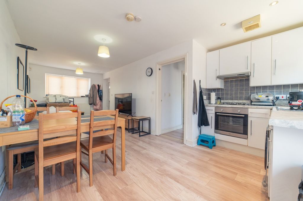 Additional image 8 of 2 bed flat for saleDeemuir Square, Tremorfa CF24
