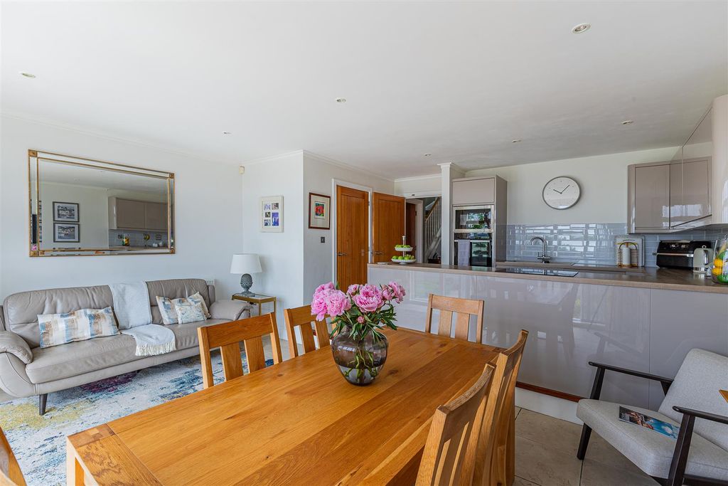 Additional image 4 of 4 bed property for saleWindsor Esplanade, Cardiff CF10