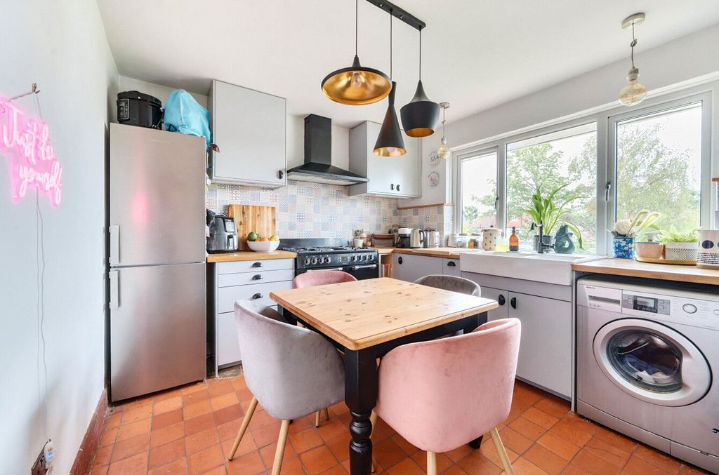 Additional image 7 of 2 bed flat for saleMawney Close, Romford RM7