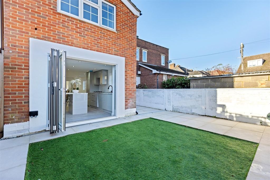 Additional image 5 of 4 bed semi-detached house for saleBrockenhurst Road, Ascot SL5