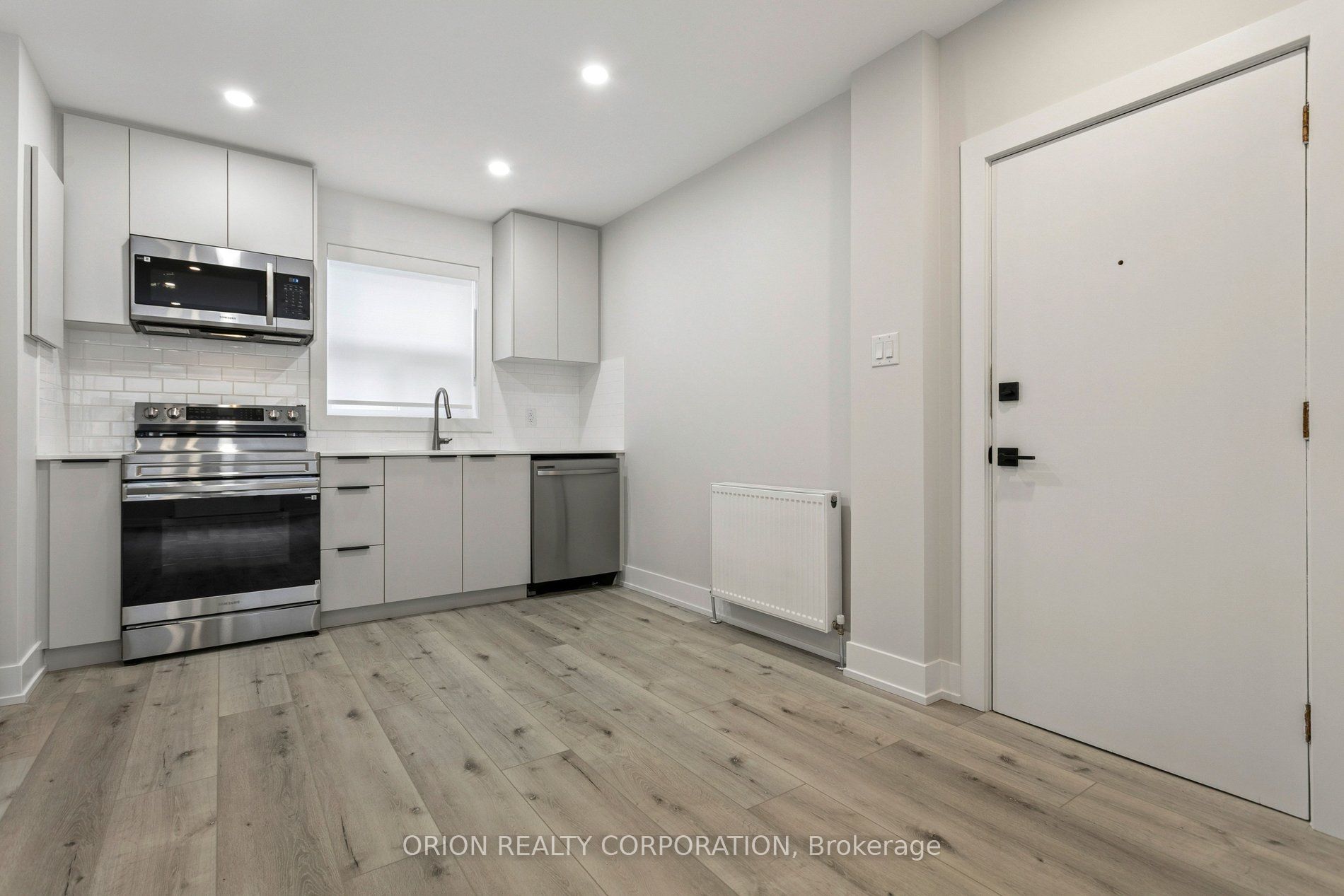 Additional image 4 of 4-35 Third Street, Toronto, ON, M8V 2X7