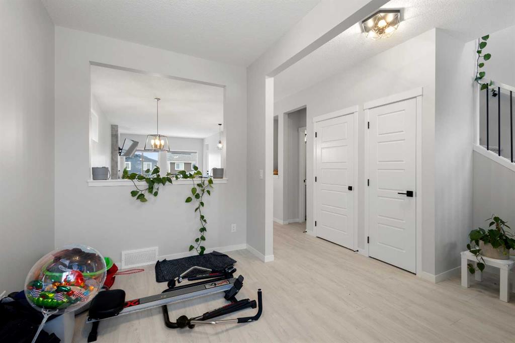 Additional image 6 of 22 Edith Manor NW, Calgary, AB, T3R 1Y7