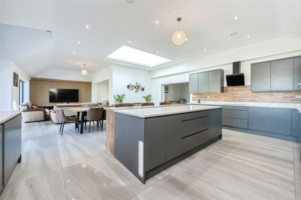 Additional image 2 of 8 bed detached house for saleGreen End Road, Bedford, Bedfordshire MK43