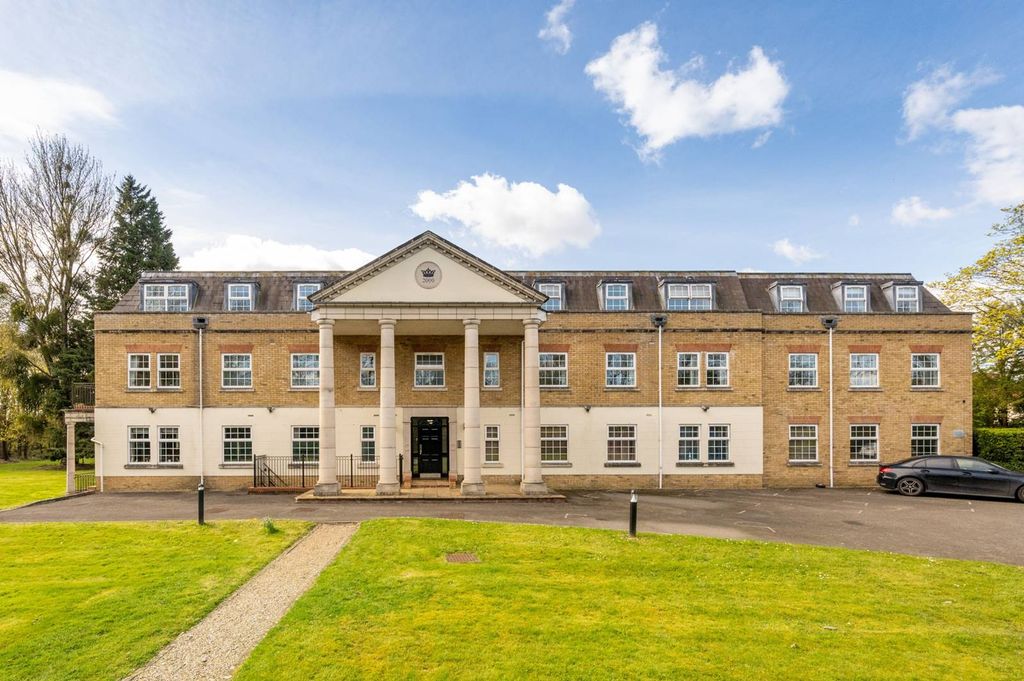 2 bed flat for saleNorth Street, Winkfield, Windsor SL4
