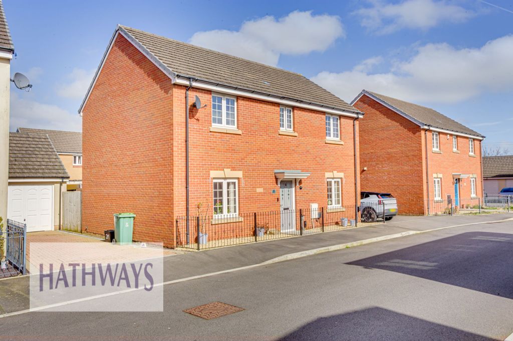 4 bed detached house for saleParc Panteg, Griffithstown NP4 photo 3