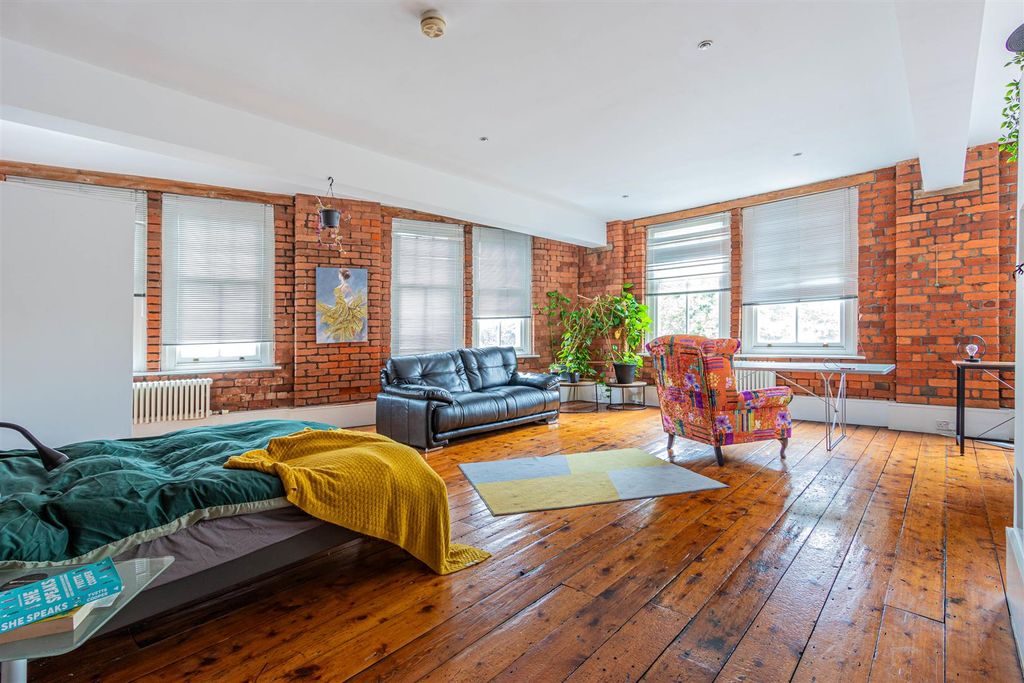 Studio for sale4 Ocean House, Clarence Road, Cardiff CF10