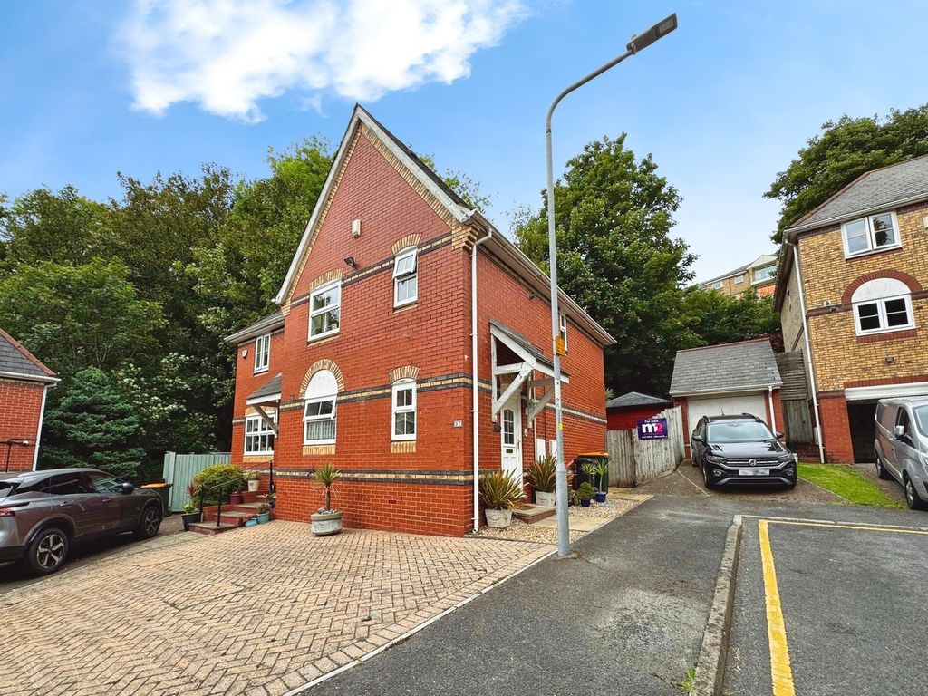 3 bed semi-detached house for saleStow Park Drive, Newport NP20