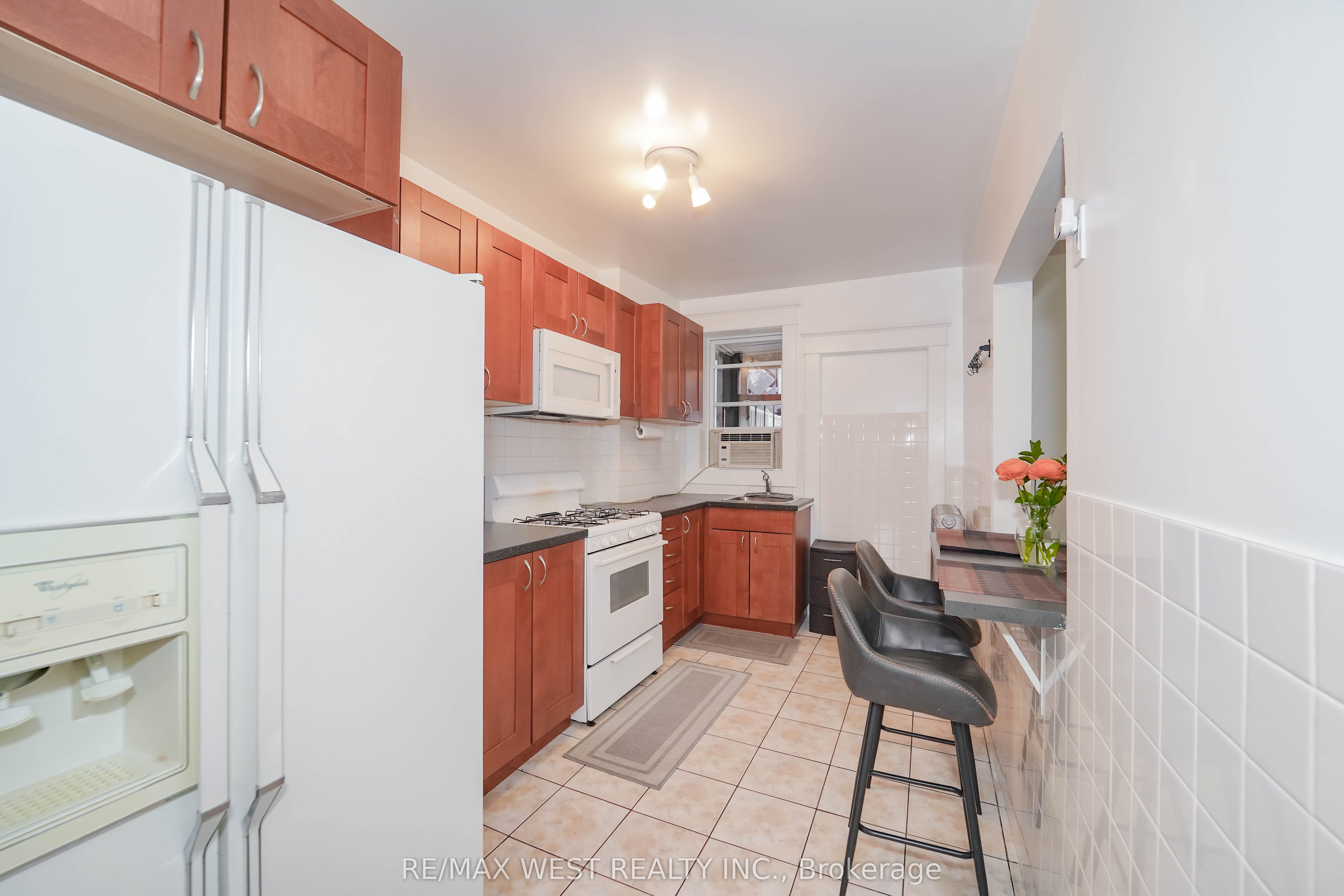 Additional image 2 of 684 College Street, Toronto, ON, M6G 1C1