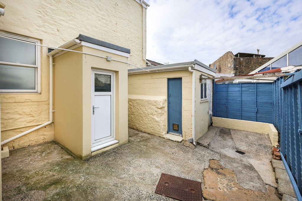 Additional image 14 of 2 bed property for sale4, Victoria Terrace, St Sampson's, Guernsey GY2
