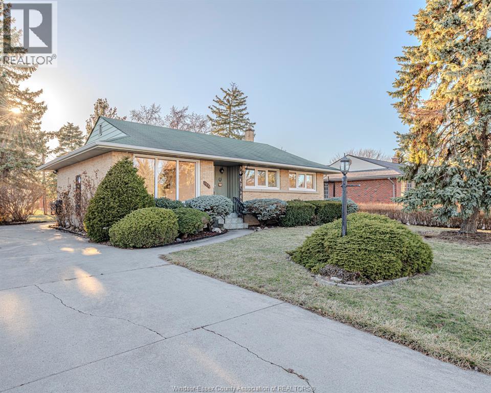 3891 Longfellow , Windsor, ON, N9G2B4