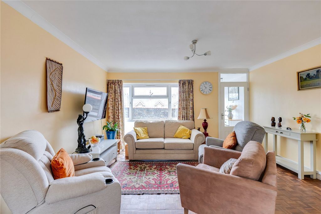 2 bed flat for saleHighfields, Llandaff, Cardiff CF5 photo 3