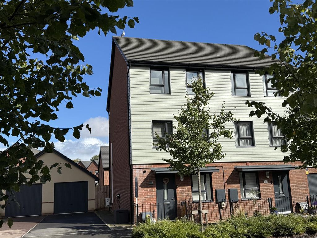 4 bed town house for saleBailey Bridge Drive, Brunel Quarter, Chepstow NP16