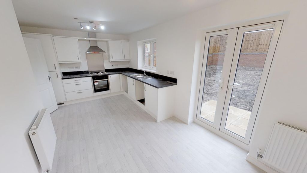 3 bed detached house for saleMerthyr Road, Govilon NP7 photo 5