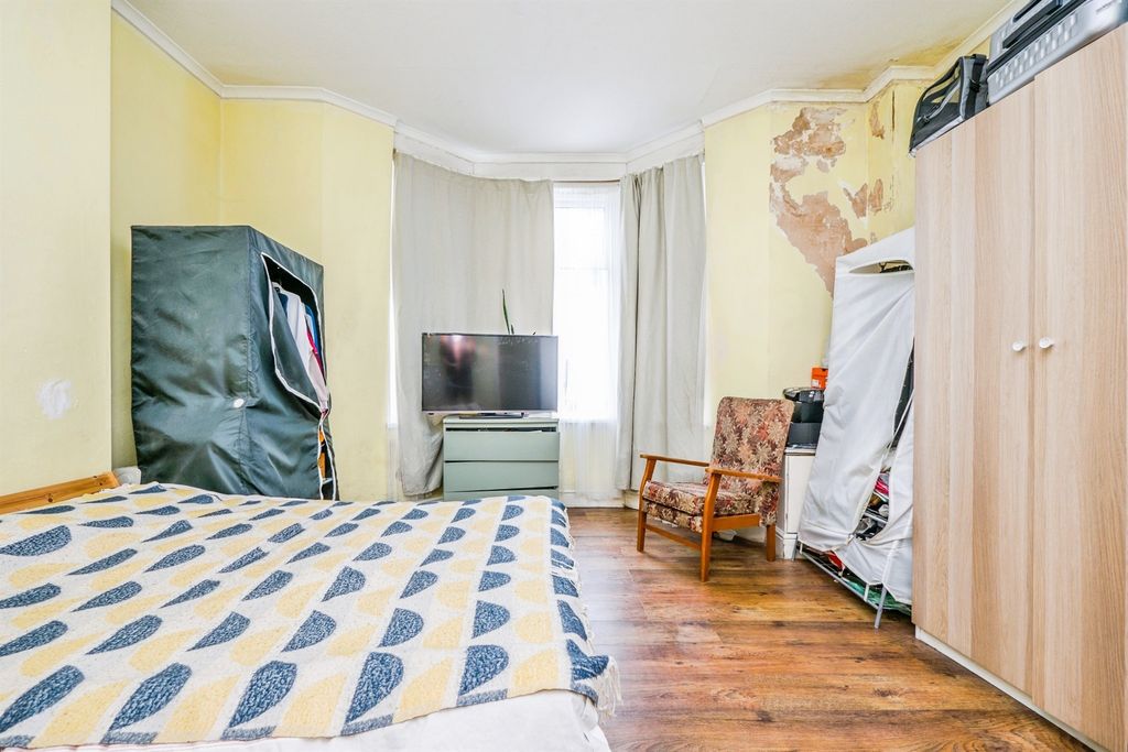 Additional image 7 of 2 bed flat for saleClaude Place, Roath, Cardiff CF24