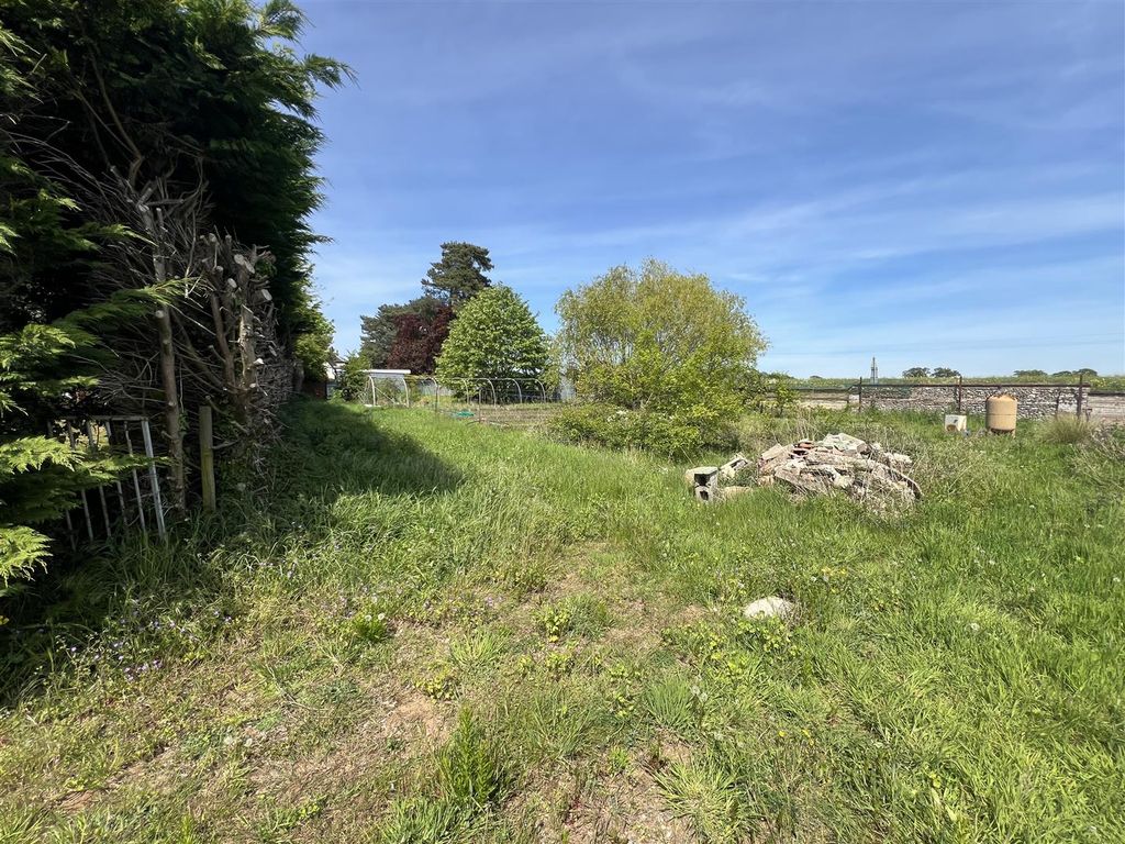 Land for saleWoodton NR35 photo 4