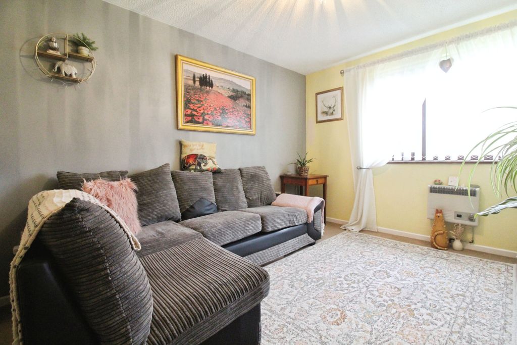1 bed flat for salePetit Couronne Way, Beccles NR34 photo 2