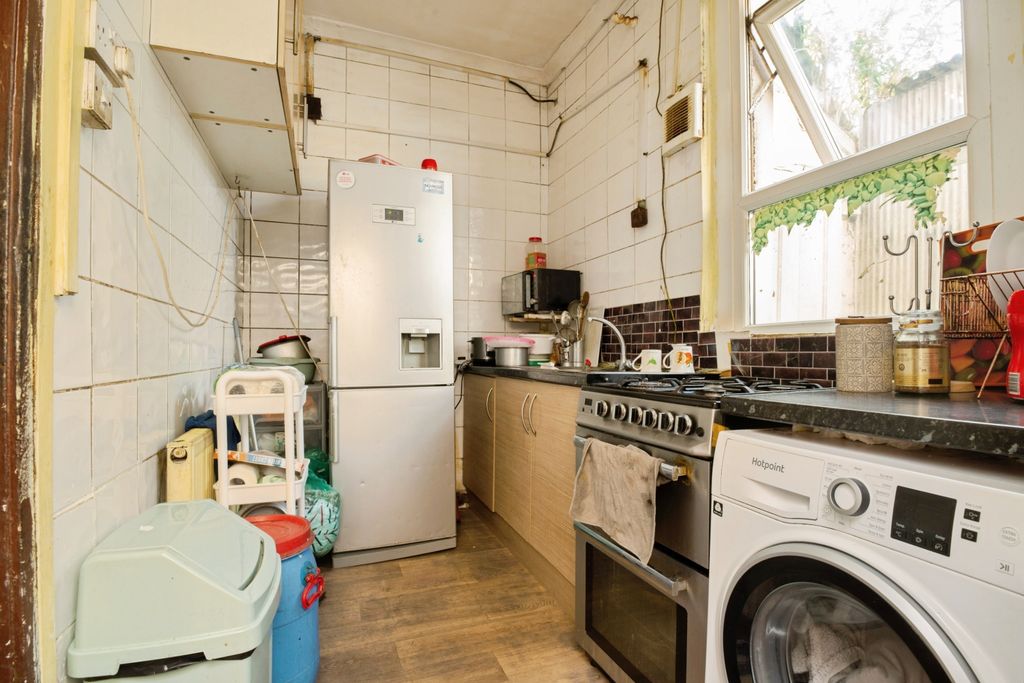 Additional image 7 of 5 bed terraced house for sale97 Donald Street, Cardiff CF24