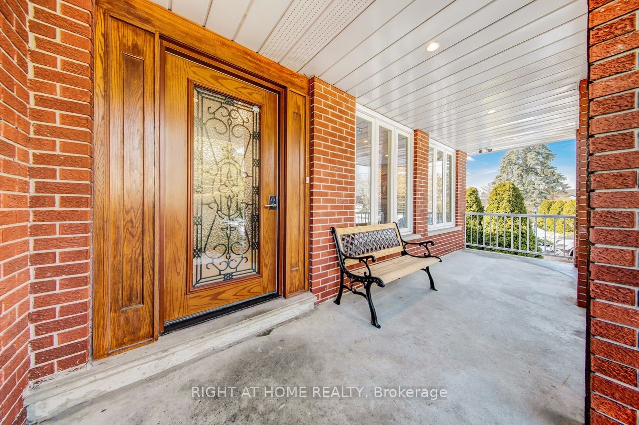 397 Maple Leaf Drive, Toronto, ON, M6L 1P4 photo 3