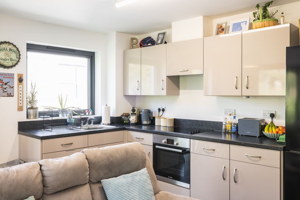 Additional image 10 of 1 bed flat for saleLa Pouquelaye, St. Helier, Jersey JE2