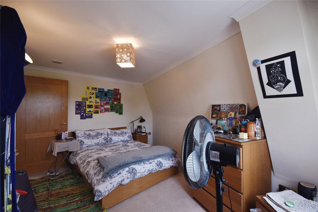 Additional image 10 of 2 bed flat for saleRhydypenau Road, Cyncoed, Cardiff CF23
