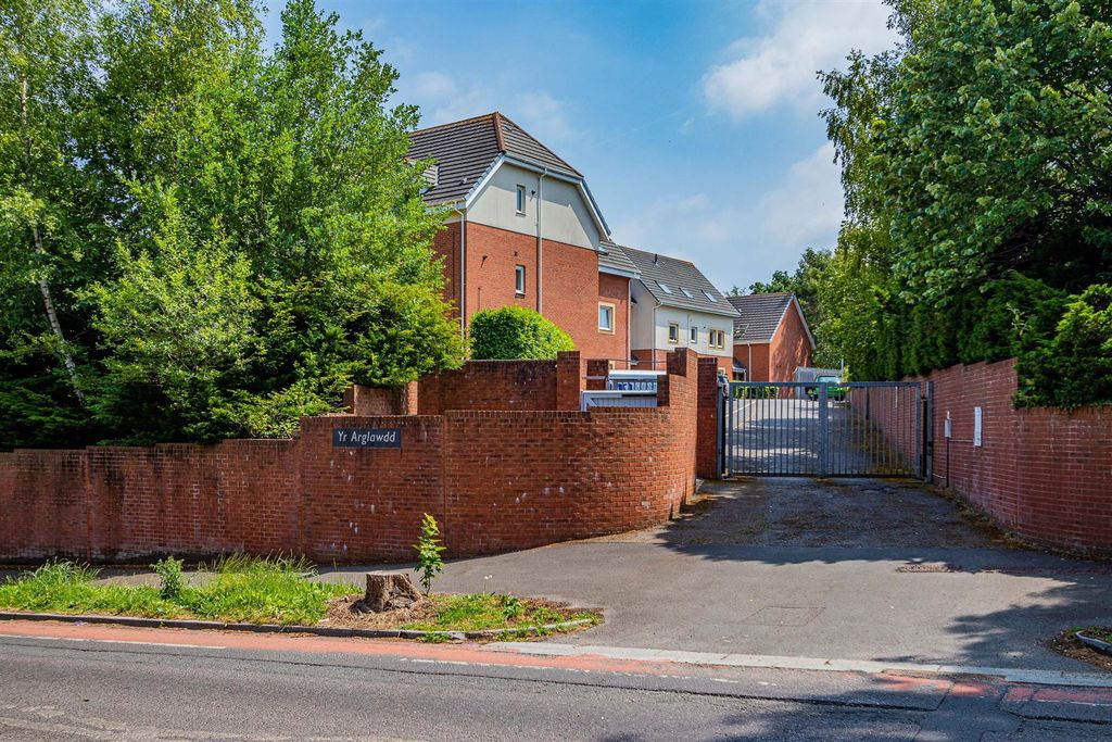 2 bed flat for saleHeathwood Road, Heath CF14