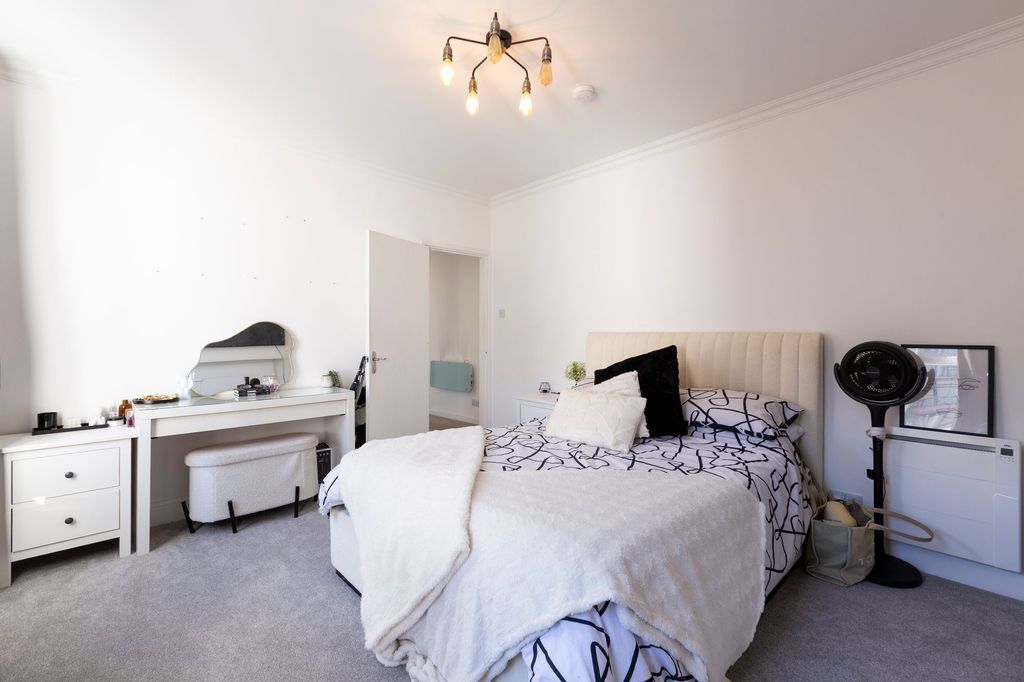 Additional image 11 of 2 bed flat for sale2B, 75 New Street, St Helier JE2