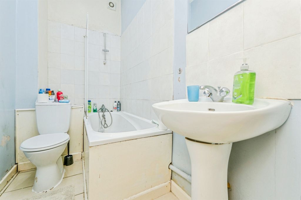 Additional image 9 of 2 bed flat for saleClaude Place, Roath, Cardiff CF24