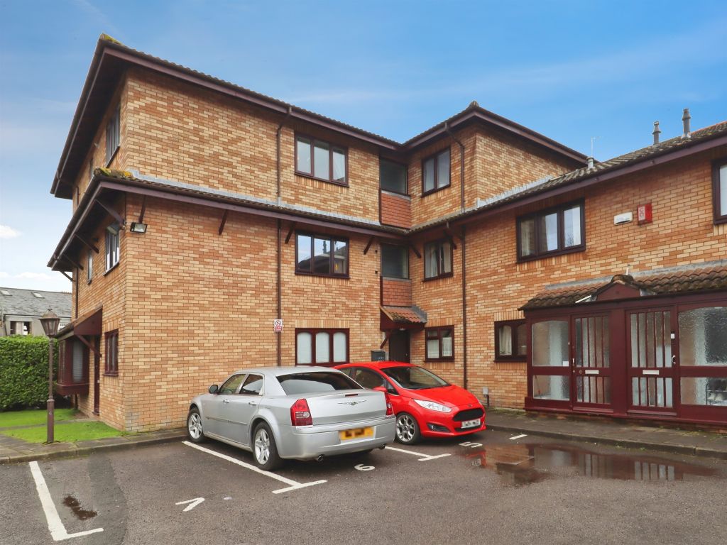 2 bed flat for saleLoftus Street, Cardiff CF5